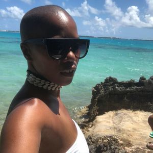 Meet your Posher, Amira